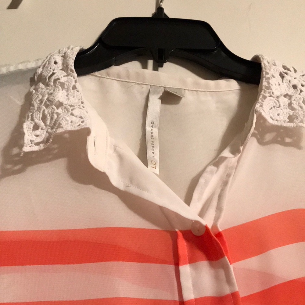 Pretty button up blouse - Picture 2 of 4